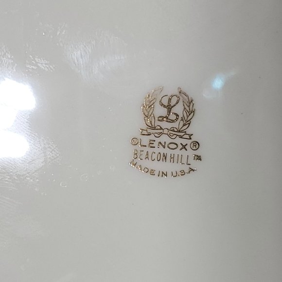 Lenox Beacon Hill Dinner Plate - 1983 - 1987 - Floral - Fluted - Platinum - Picture 3 of 6